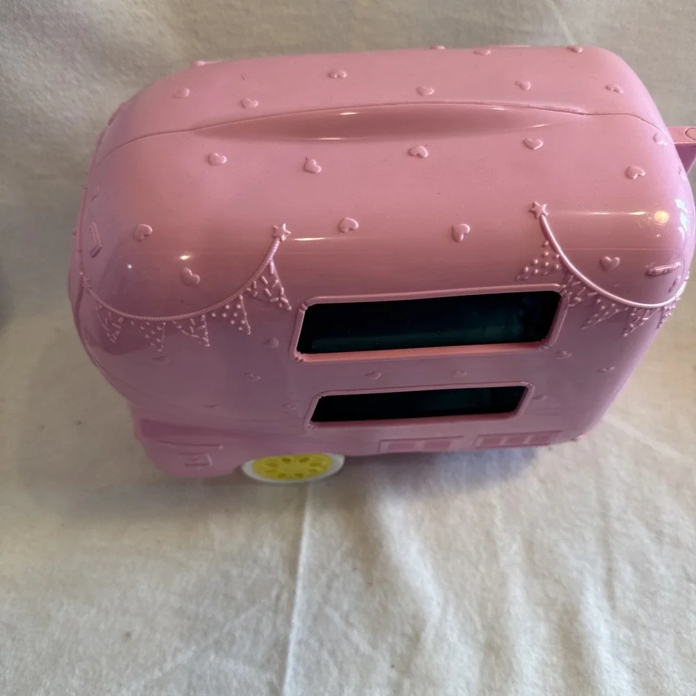 Chelsea Pink Camper/RV Vehicle Playset Opens Bunk Beds Kitchen 6in Doll Bundle